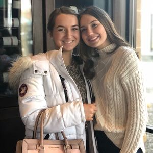 Meet your Posher, Maya